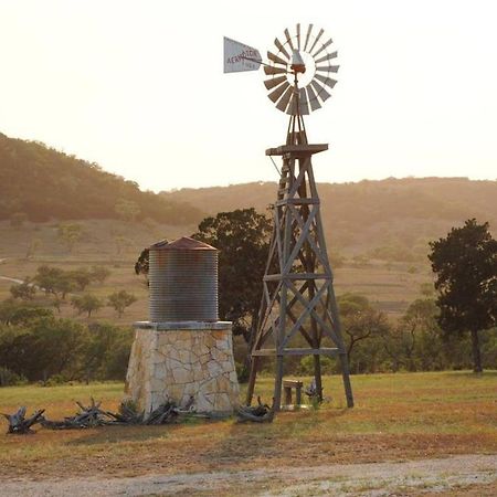 Last Outpost Bandera Ranch House ภายนอก รูปภาพ
