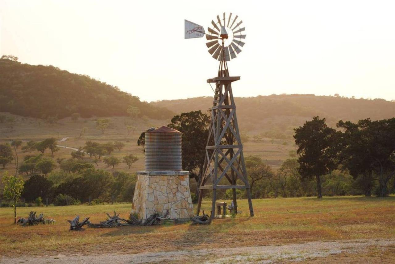Last Outpost Bandera Ranch House ภายนอก รูปภาพ