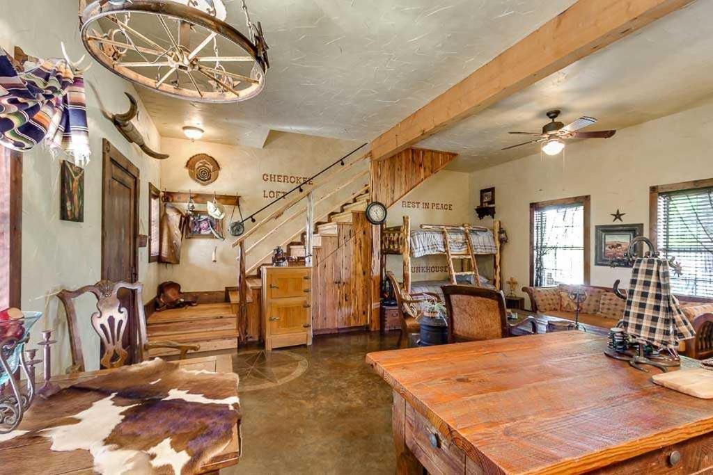 Last Outpost Bandera Ranch House ภายนอก รูปภาพ